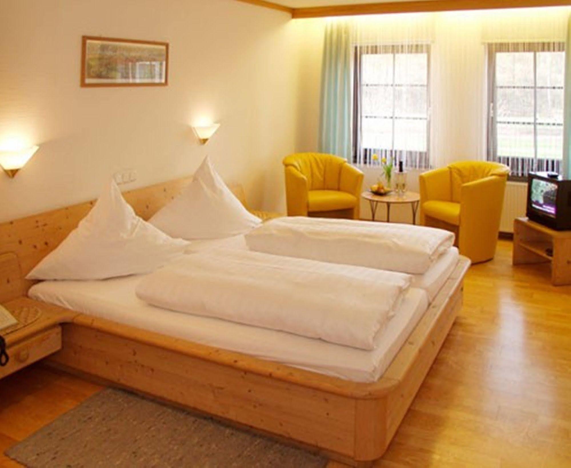 Landgasthof Goldene Rose Grub am Forst Exterior foto